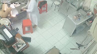 《稀缺资源✿泄密》黑客破解医院妇科检查治疗室监控摄像头✿偸拍数位来做检查的女人✿脱光下体医生各种操作 (2)